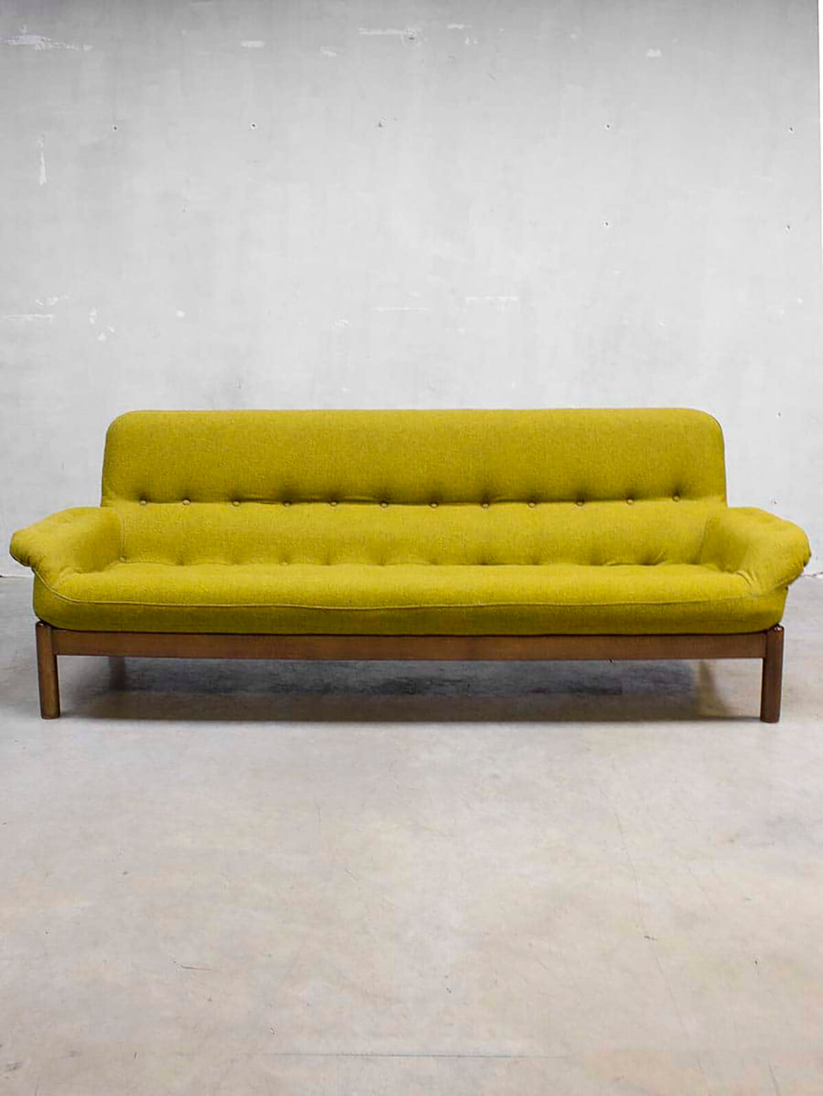 Danish midcentury design sofa ‘mellow yellow’