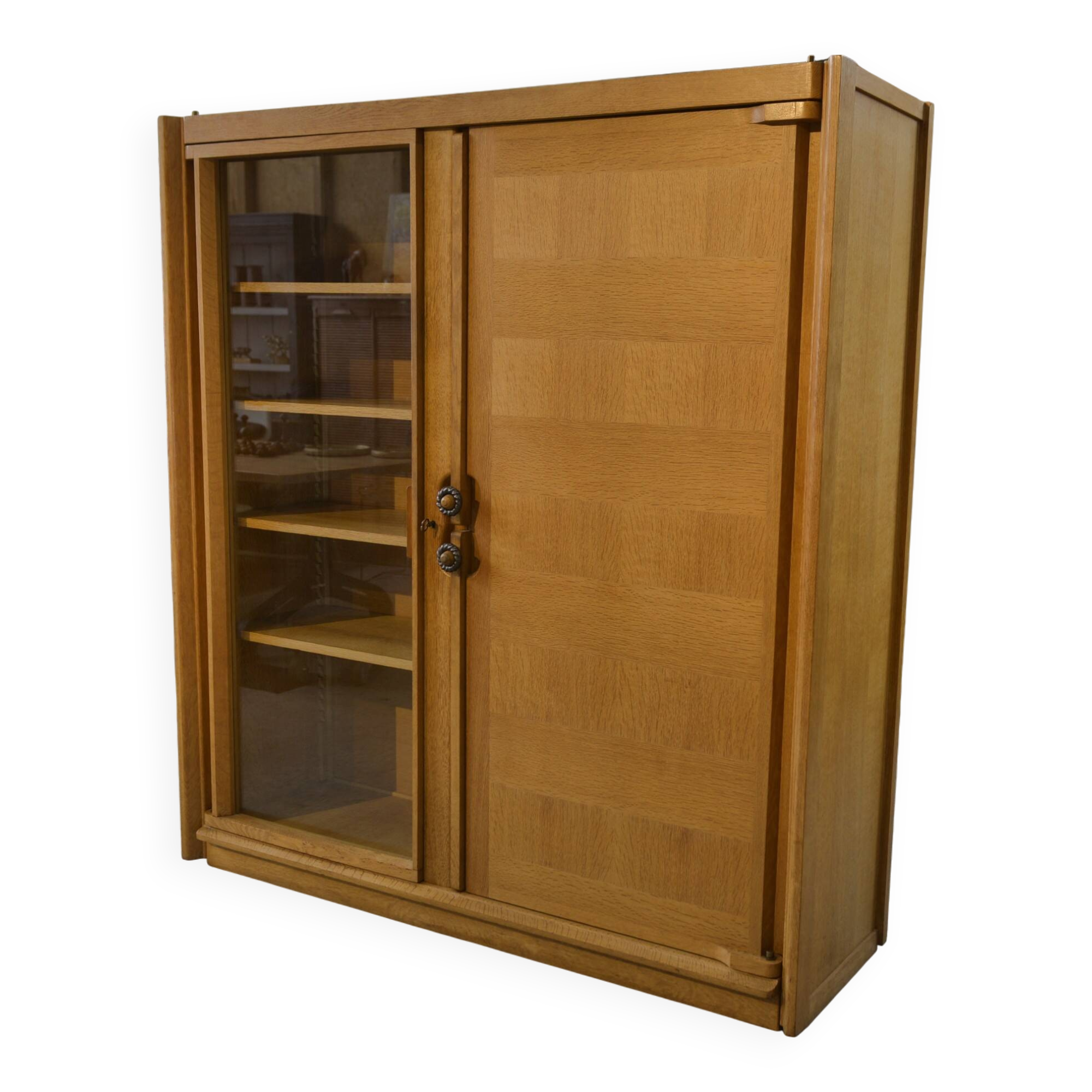 Display cabinet by Guillerme et Chambron and Danikowski for Your Home