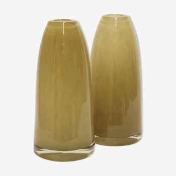 Paire de vases en verre en forme d'obus