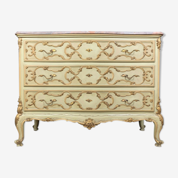 Louis XV curved façade dresser in lacquered and gilded wood.