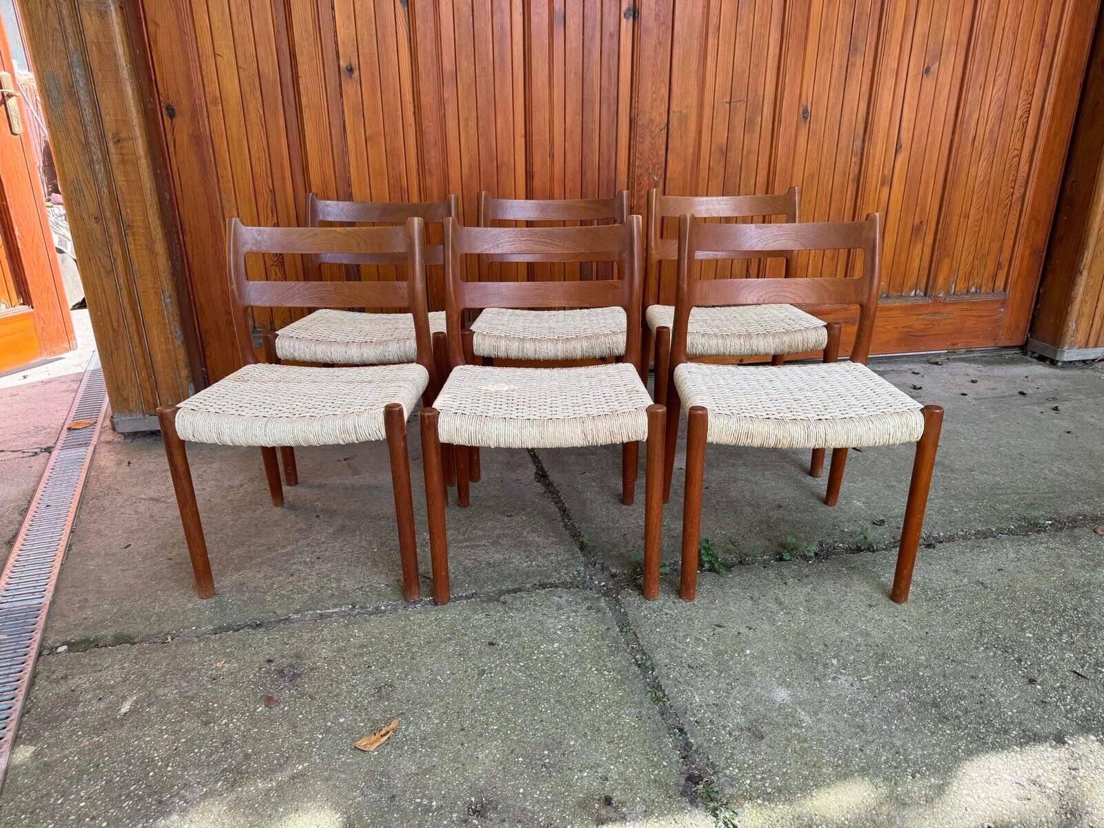 Set of 6 Mid-Century chairs model 84 Niels O. Møller in brown wood and paper cord.