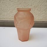 Ancien vase en verre rose de style art déco