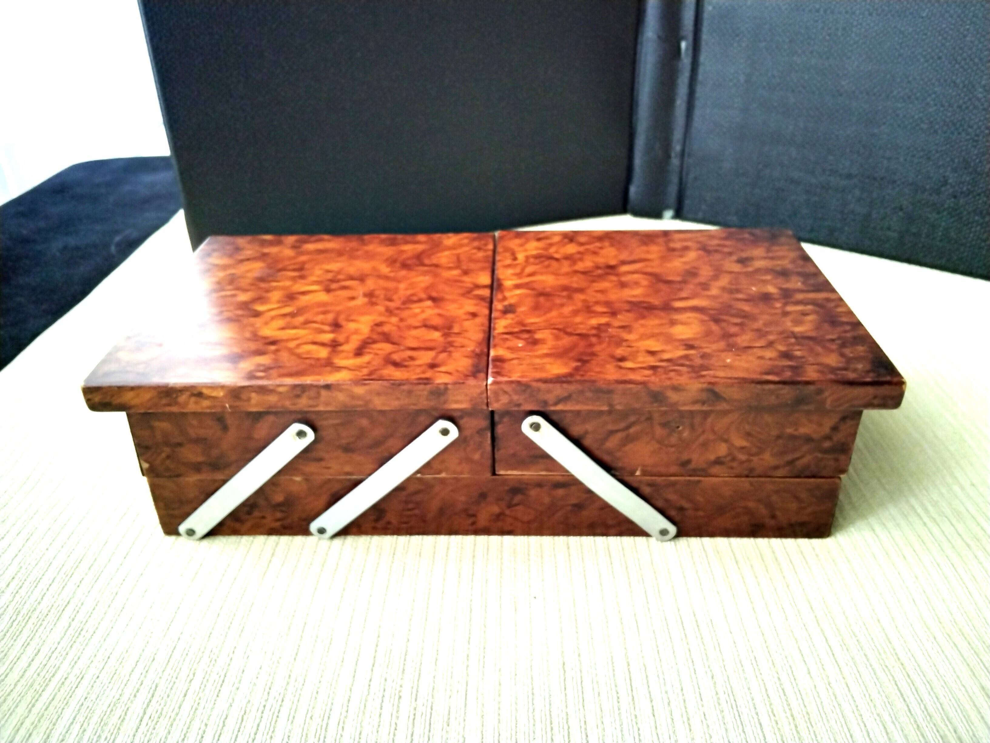 Storage box for sewing, jewellery... in Thuya burl.