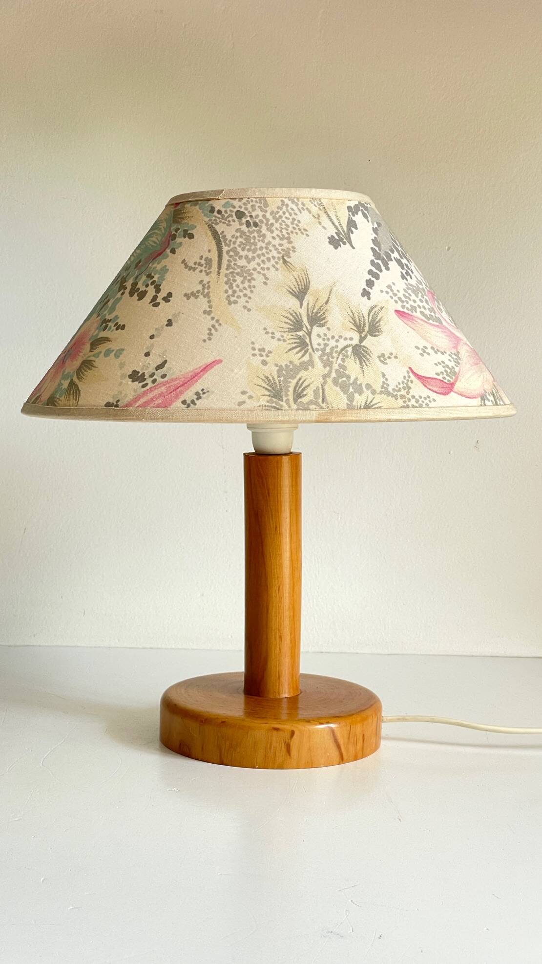 LAMP in Solid Pine Floral Shade VINTAGE