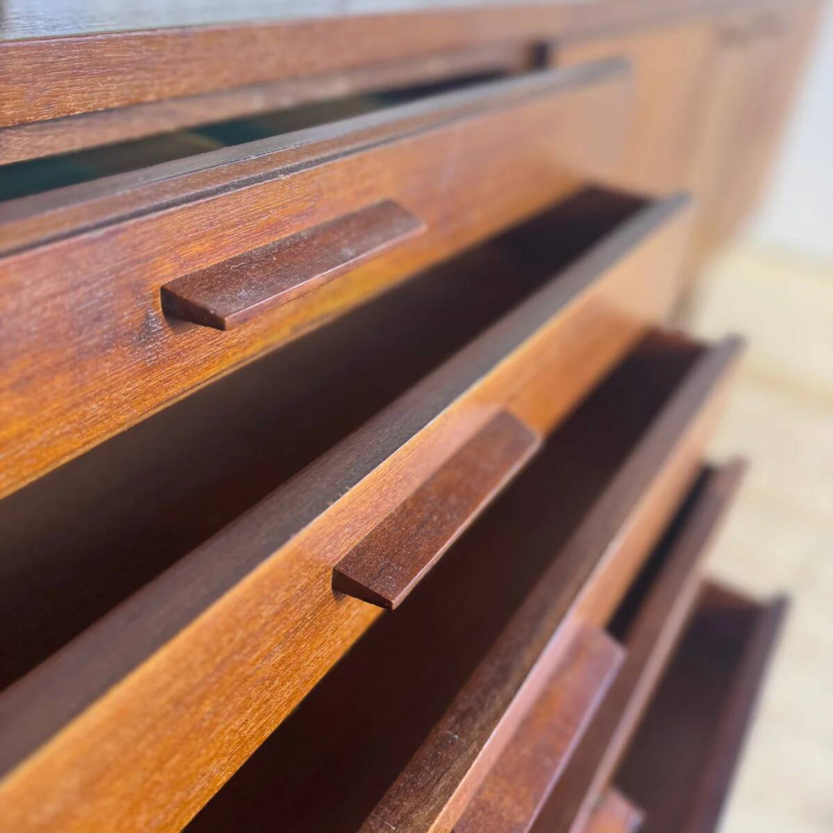 Vintage teak sideboard – Timeless mid-century sideboard