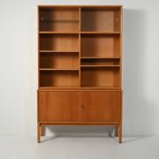 Bibliothèque avec vitrine conçue par Marian Grabinsky pour IKEA