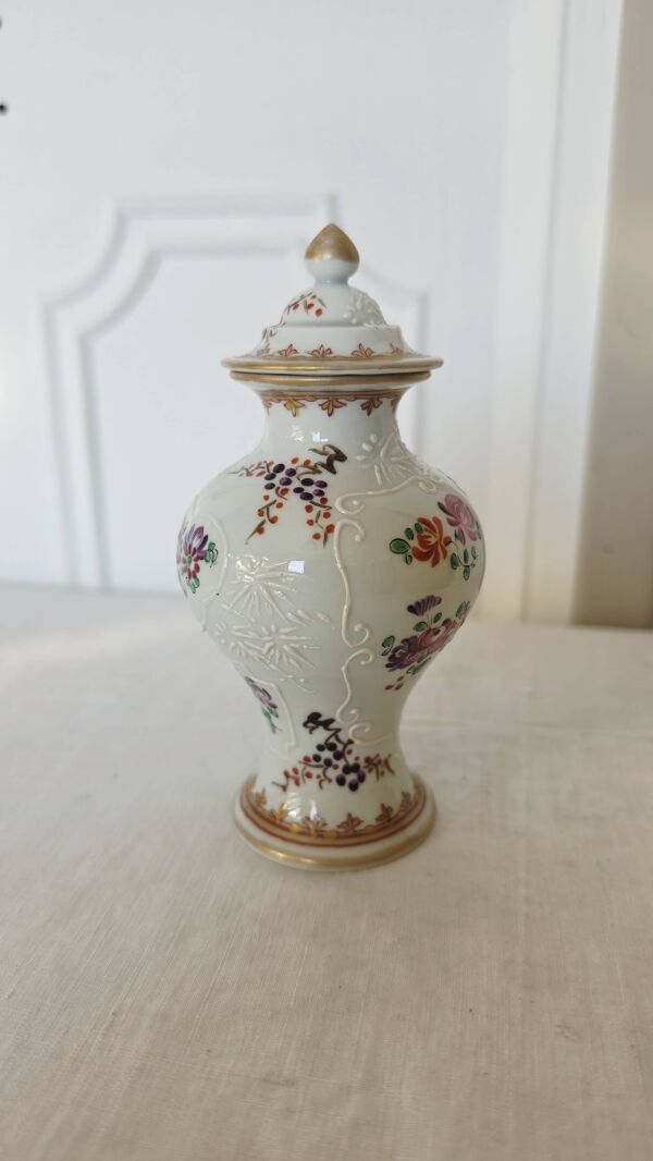 Petit pot en porcelaine peint à la main par Samson Paris, style Compagnie d