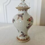 Small porcelain pot hand-painted by Samson Paris, Compagnie d style.