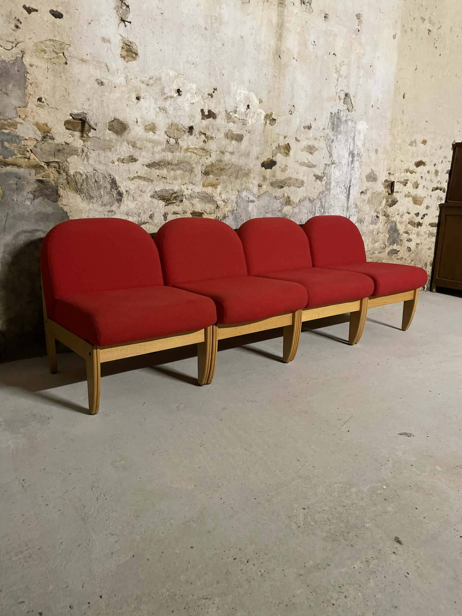Chauffeuse vintage tissu rouge et bois clair