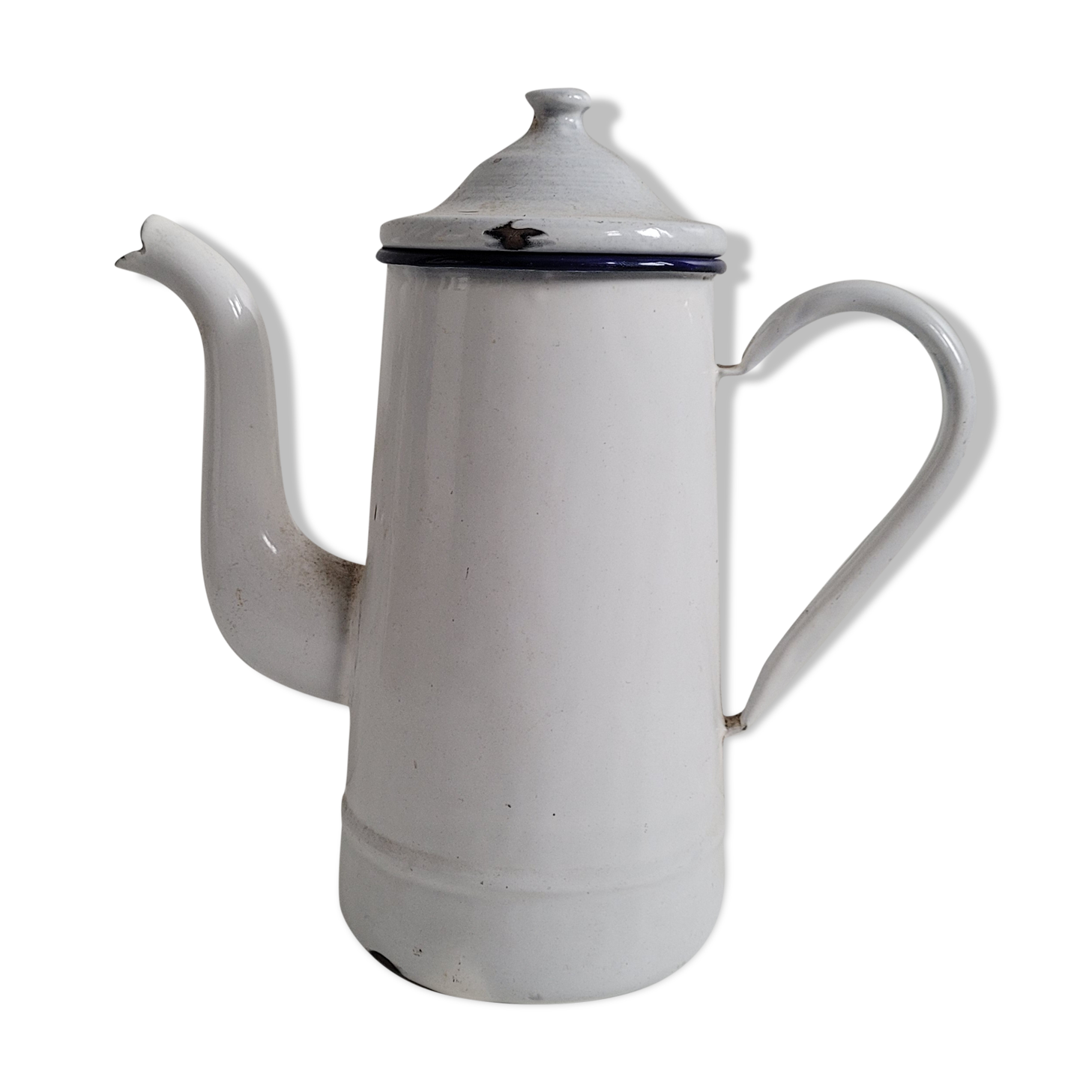 White enamelled coffee maker