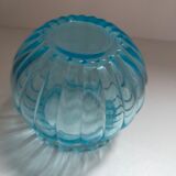 Vase bleu boule signé