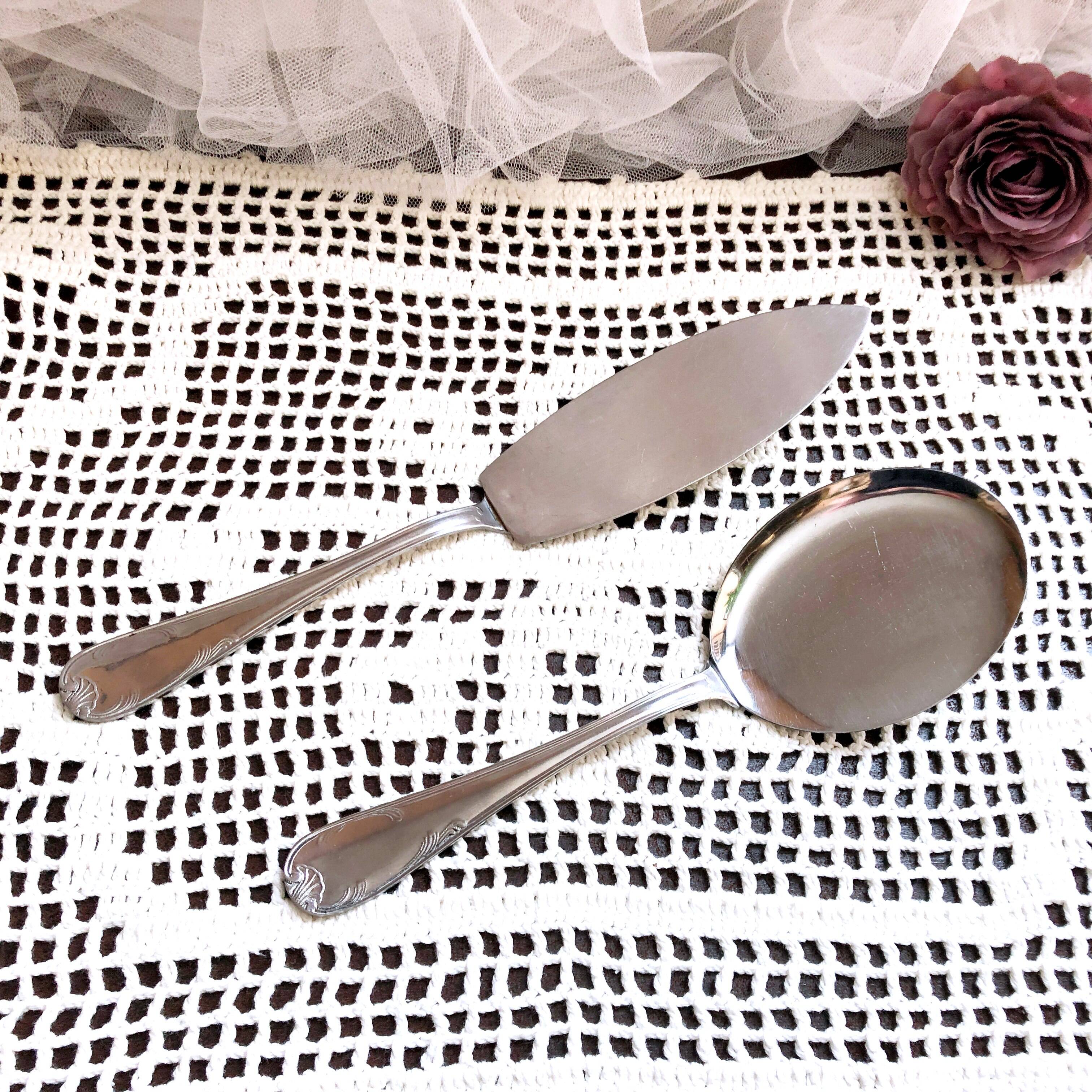 Set of two cutting shovels for cakes, tarts and sweets