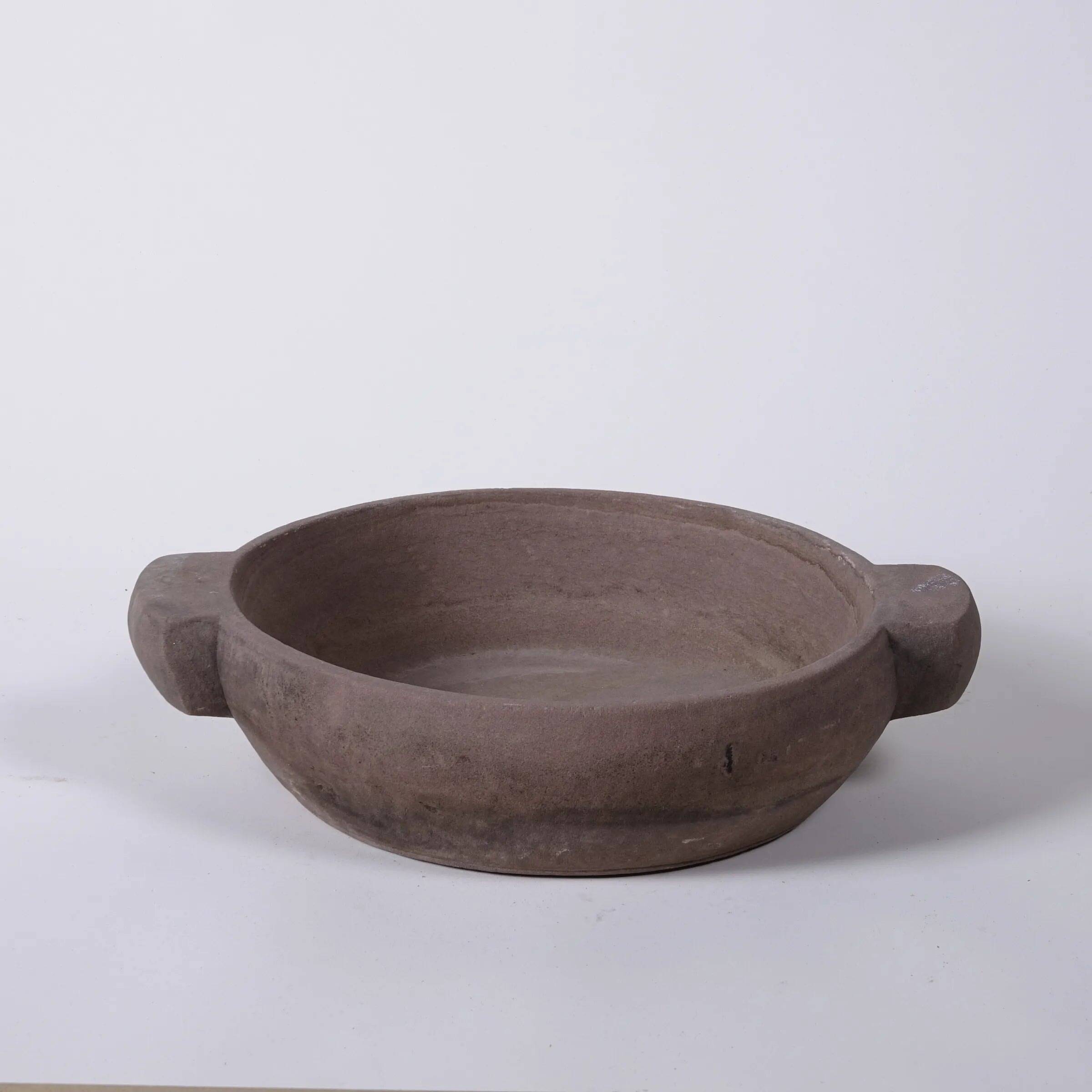 Narwa – Antique Indian red sandstone basin no. 1
