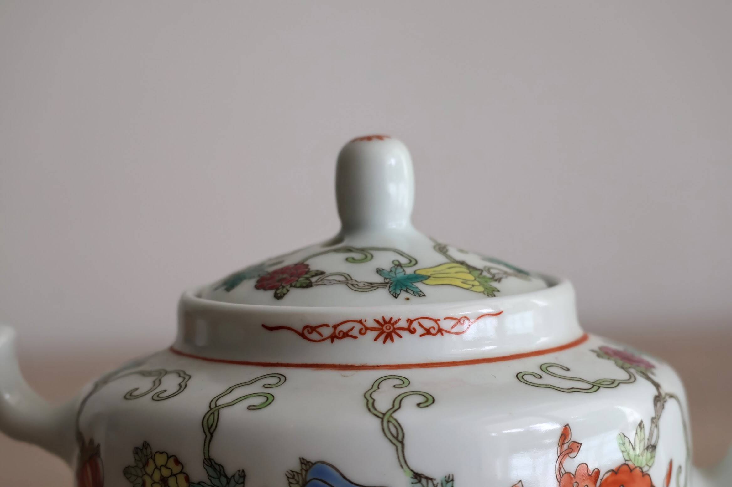 Chinese hand painted teapot Jingdezhen