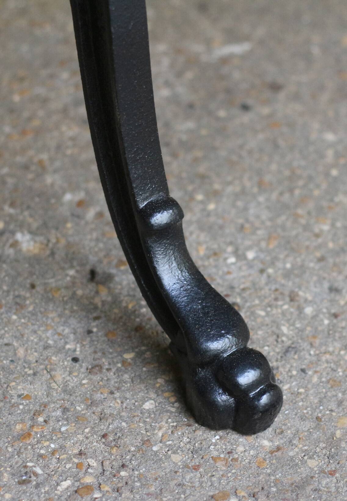 Petite table de bistrot ancienne (RAOUX, Paris).