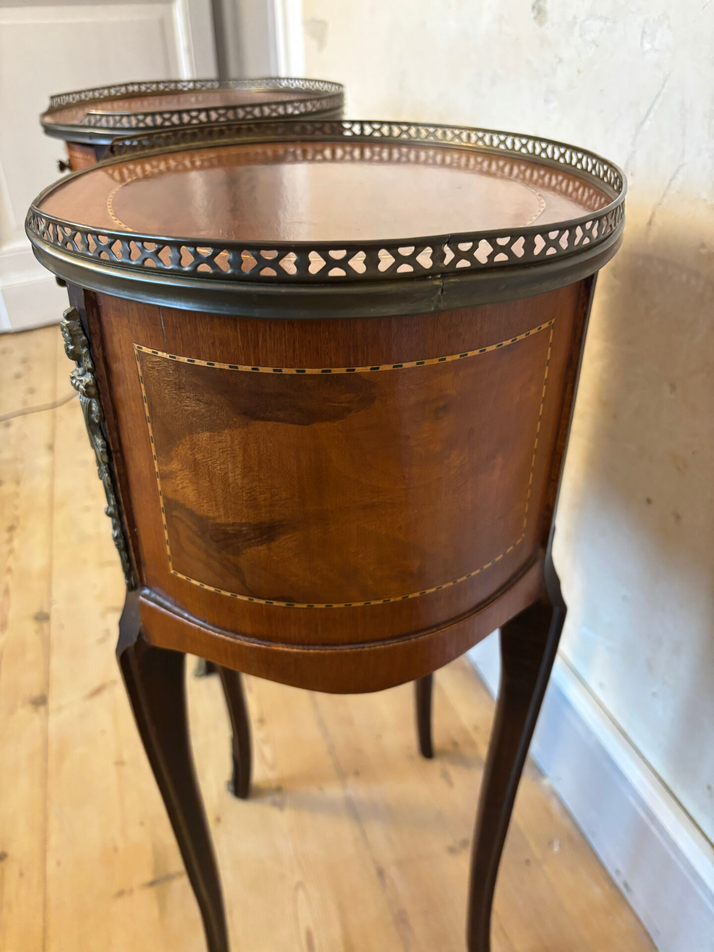 Paire de tables de chevets de style Transition