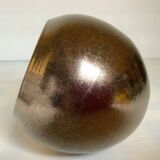 Small round vase, cracked golden ceramic.