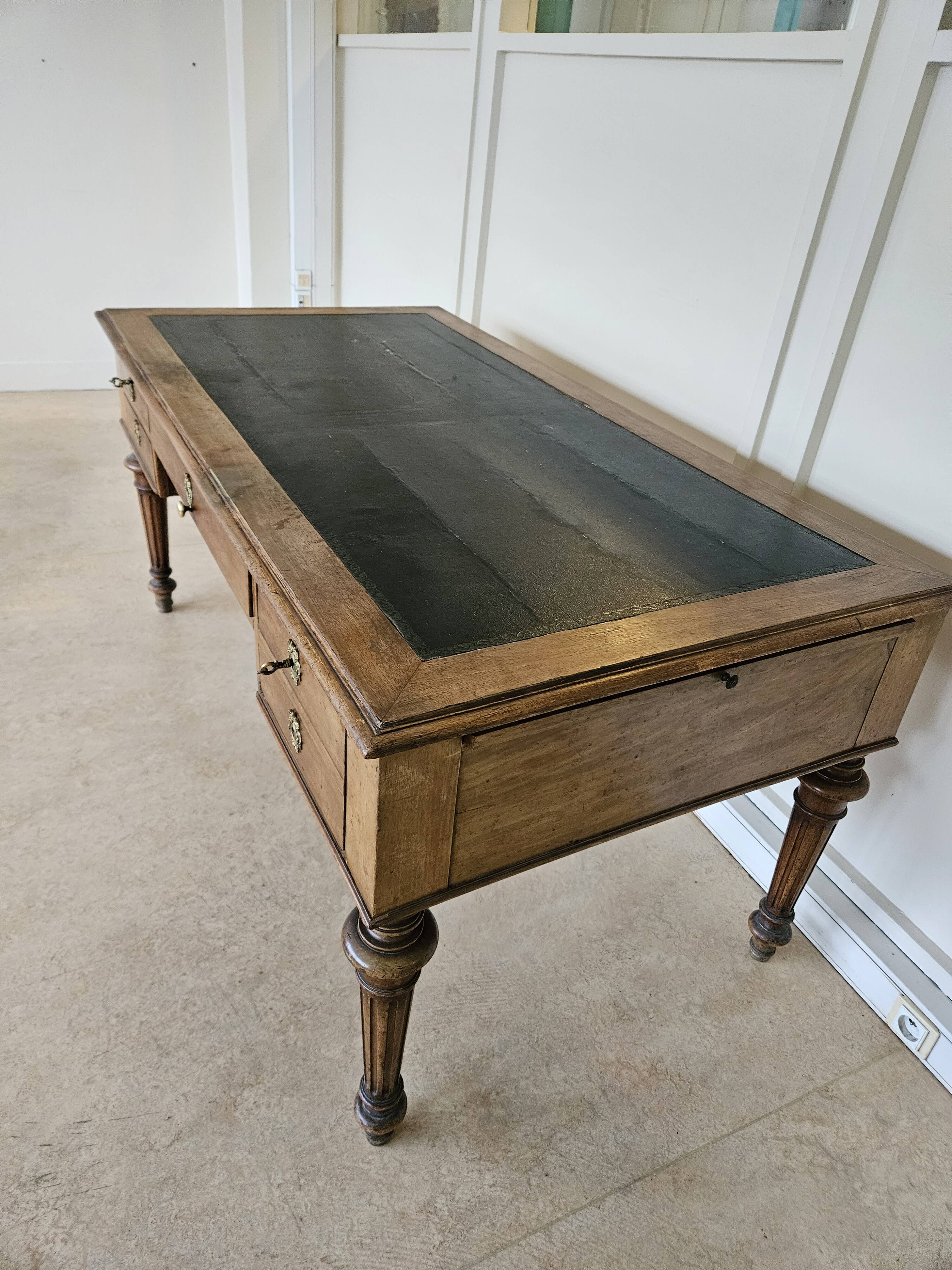 Bureau ancien en bois