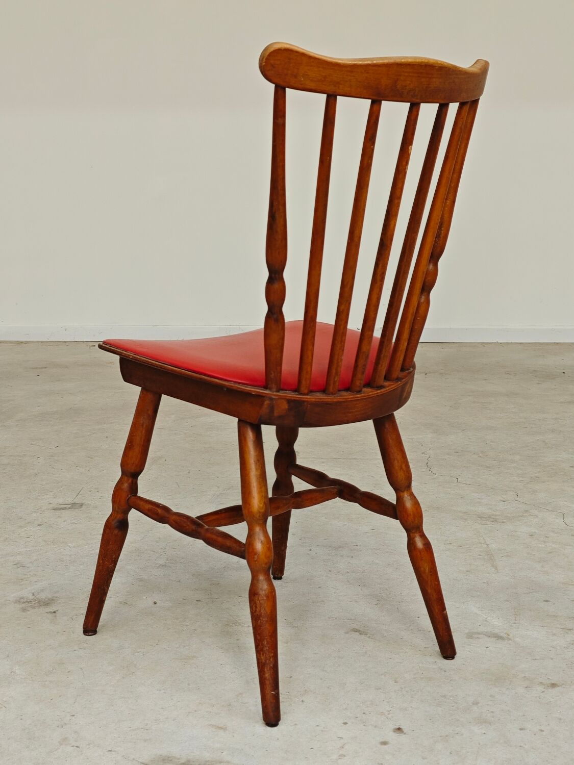 Lot de 3 chaises bois et skaï rougeTacoma par Baumann 1960