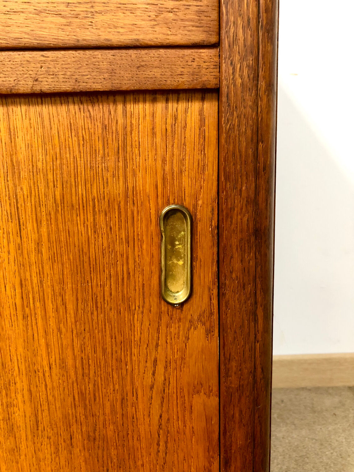 Sideboard sliding doors