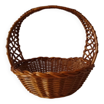 Woven wicker basket