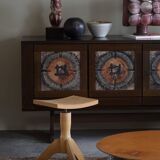 Swivelling tripod stool in elm, mid-century Danish design, 1970s.
