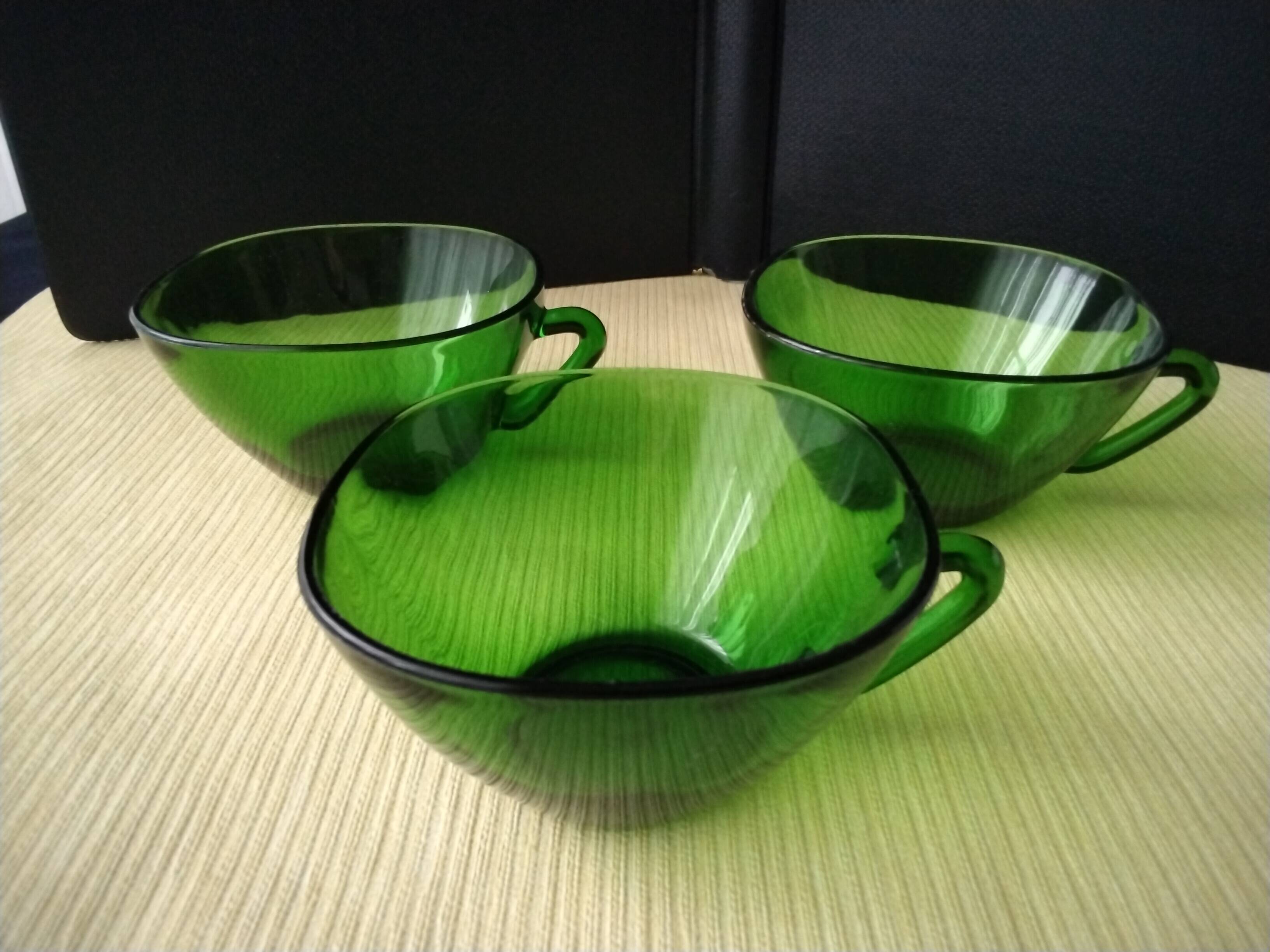 3 large vintage tea cups in véréco tempered glass