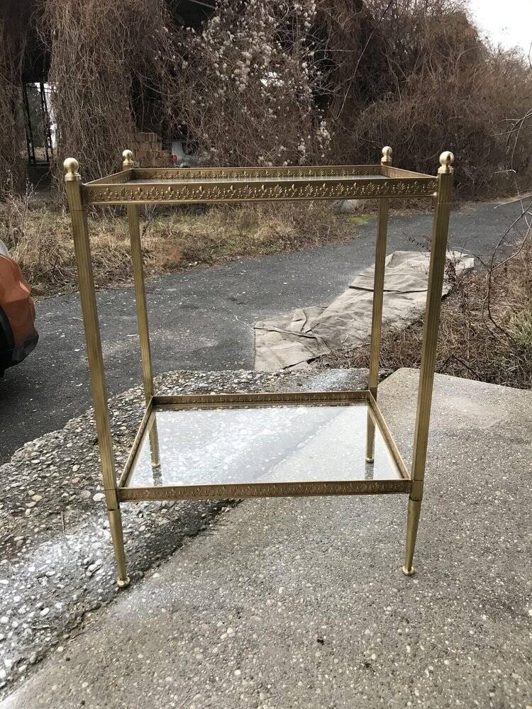 Table d'appoint deux niveaux Hollywood Regency en laiton doré et plateau verre transparent 1960s