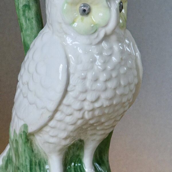 Grande carafe ancienne en barbotine hibou / chouette