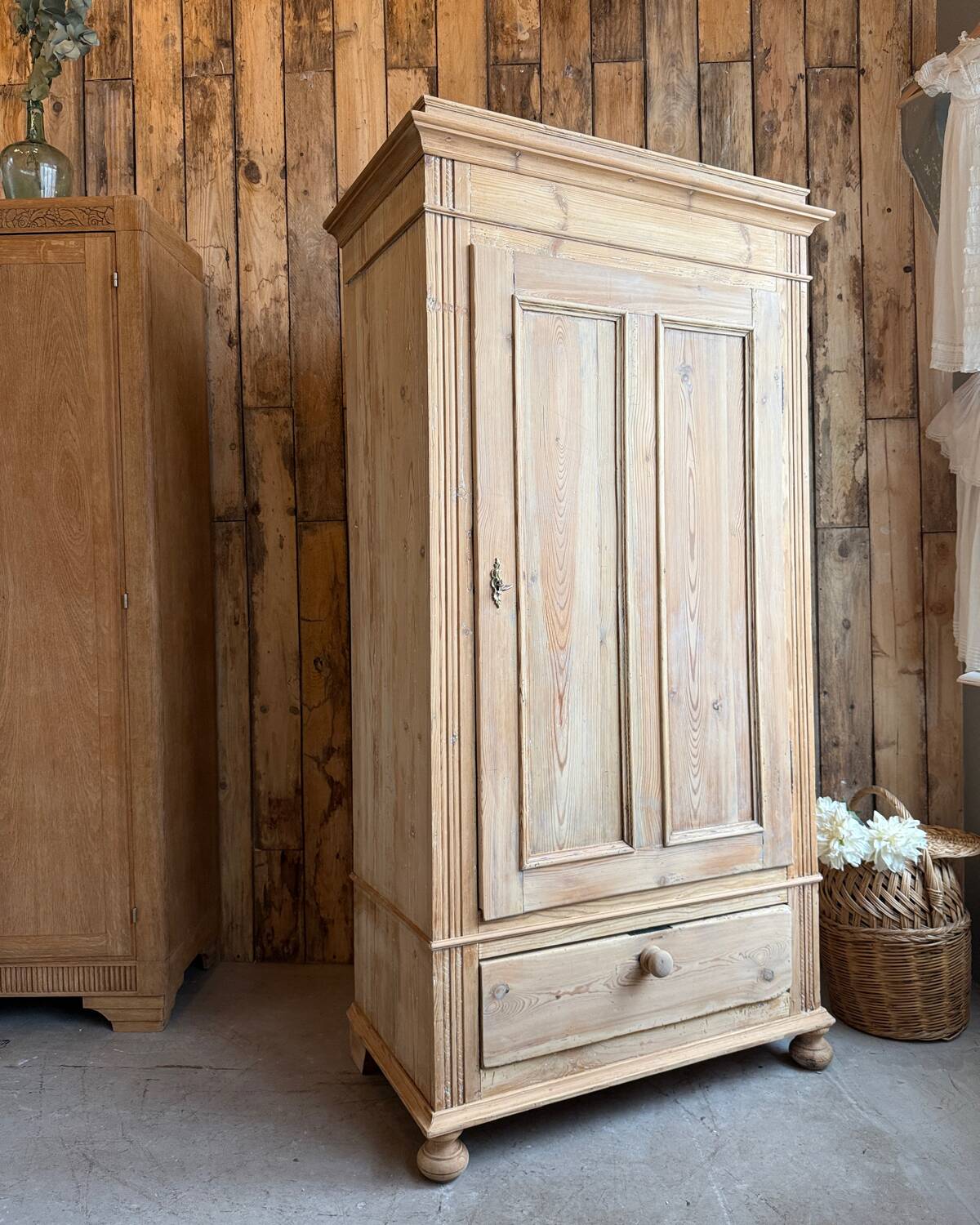 English hosiery (renovated)