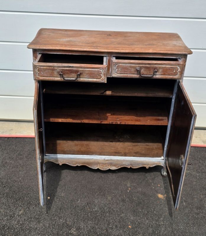 Antique chest of drawers with a cerused and patinated finish.