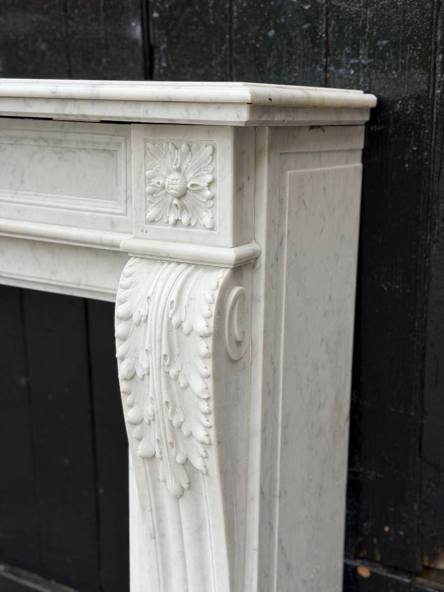 Louis XVI style fireplace in Carrara marble, circa 1880.