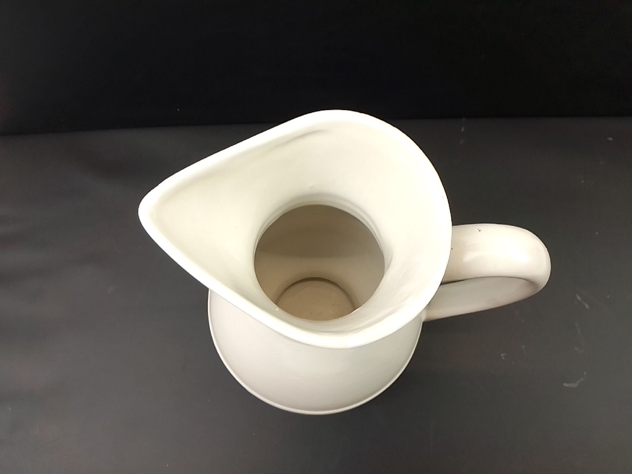White ceramic jug 21 cm