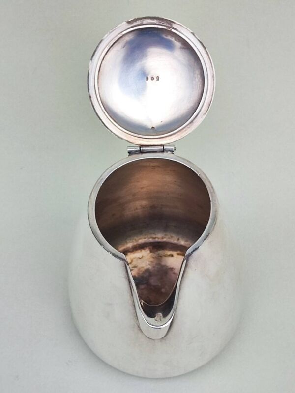 Cafetière en métal argenté