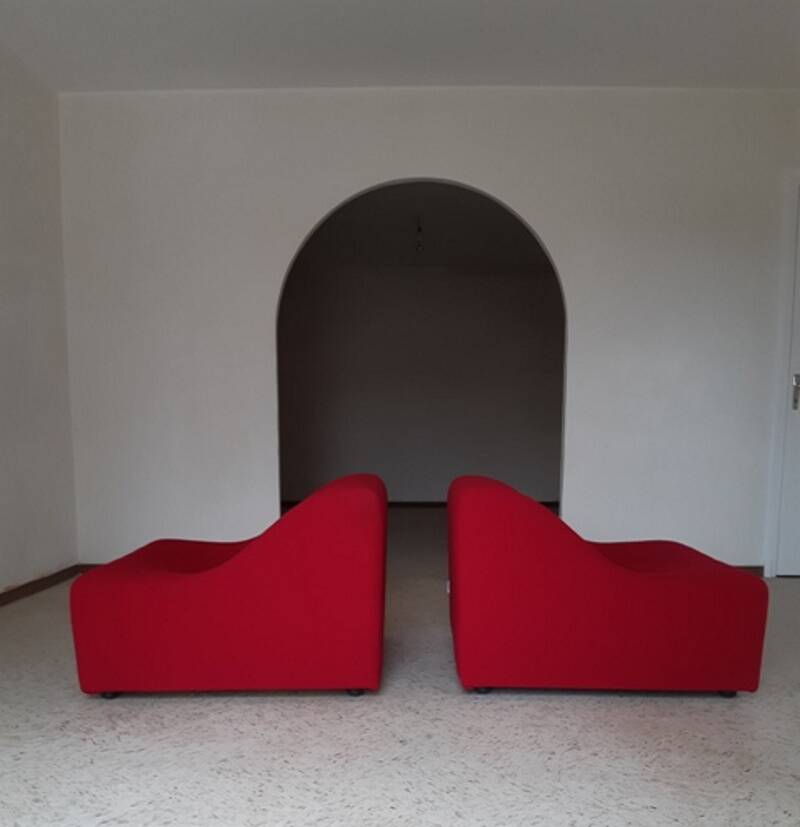 Pair of swivel chromatic lounge chairs by Kwok Hoi Chan, Steiner