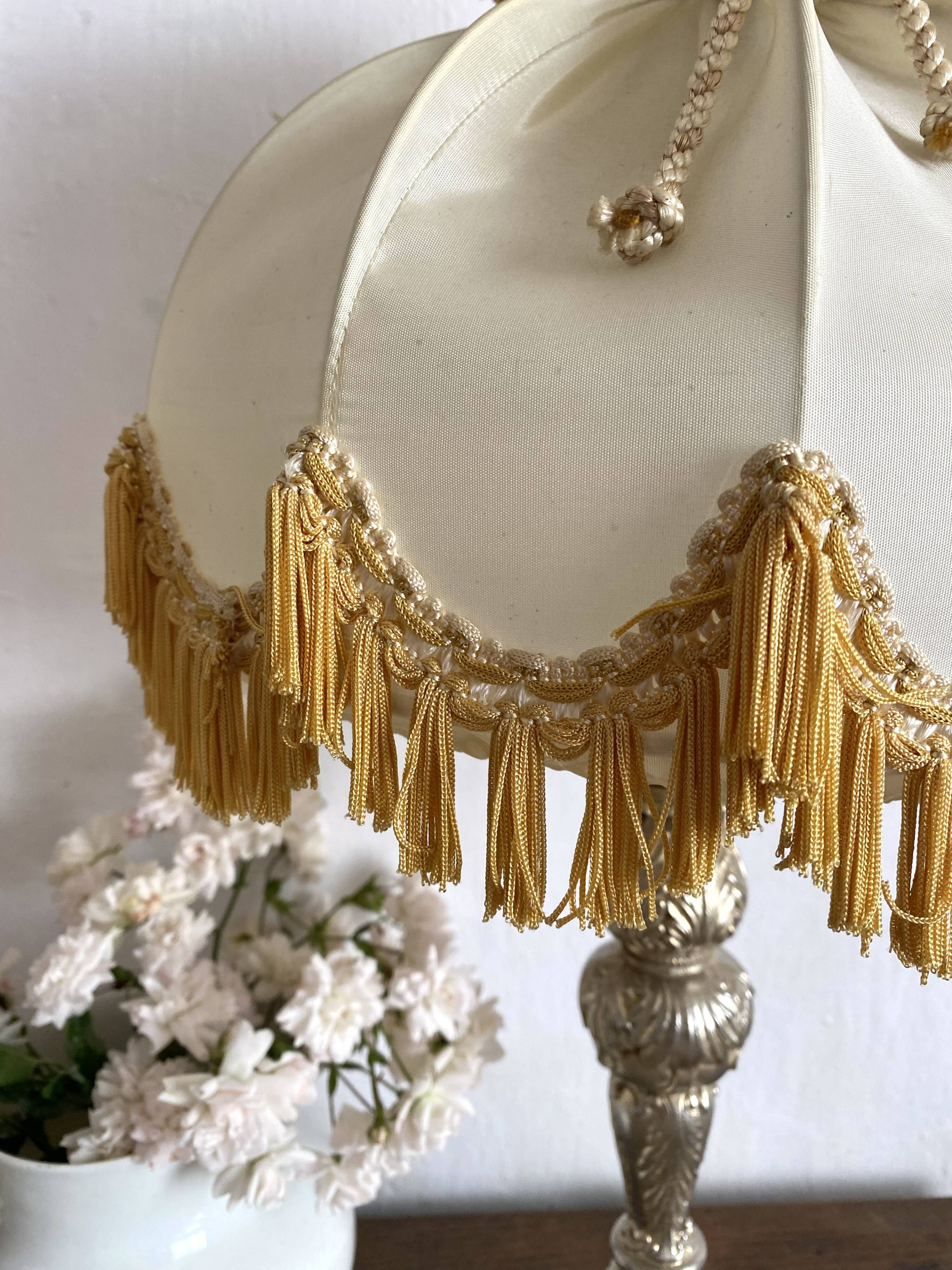 56 cm retro lamp in silver metal with fringed lampshade