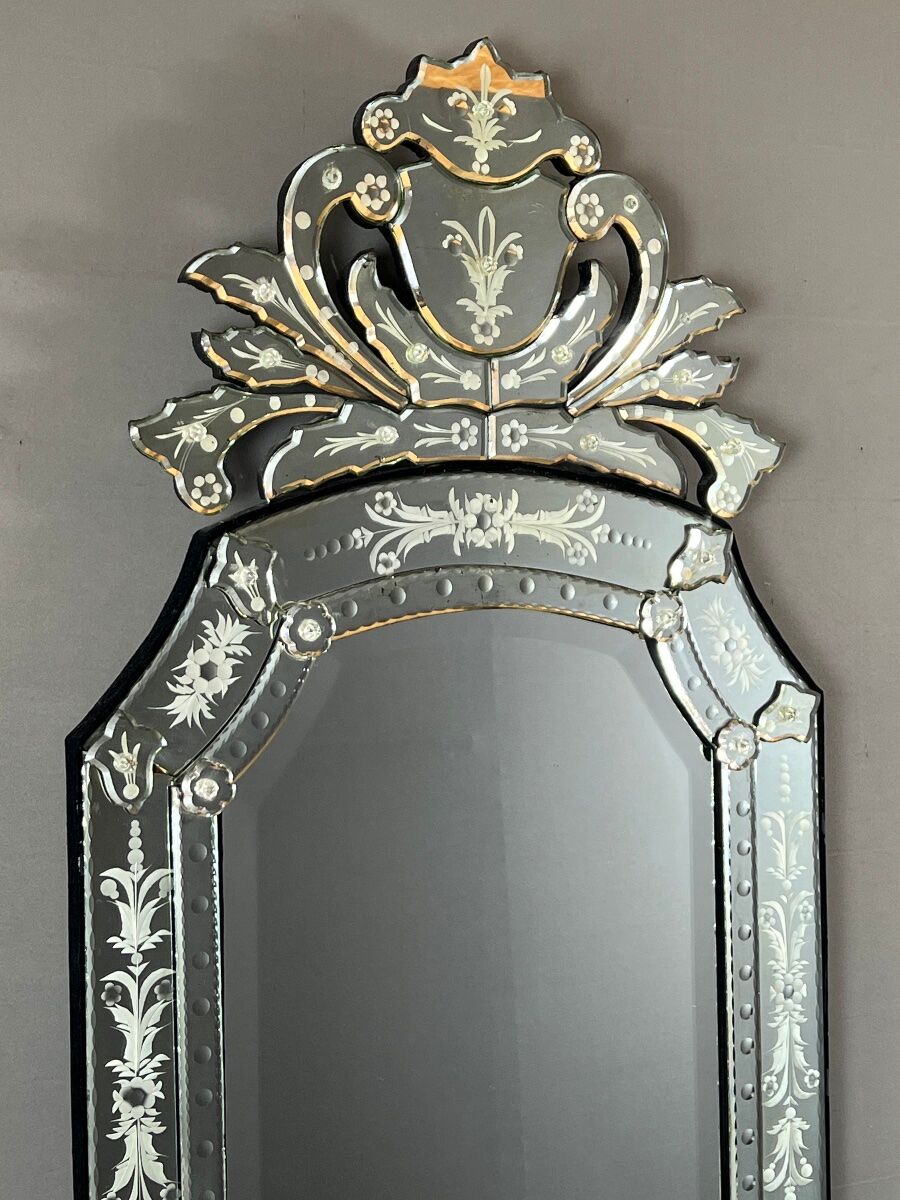 Venetian mirror engraved with floral decoration, 20th century