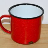 Tasse en tôle émaillée rouge moucheté