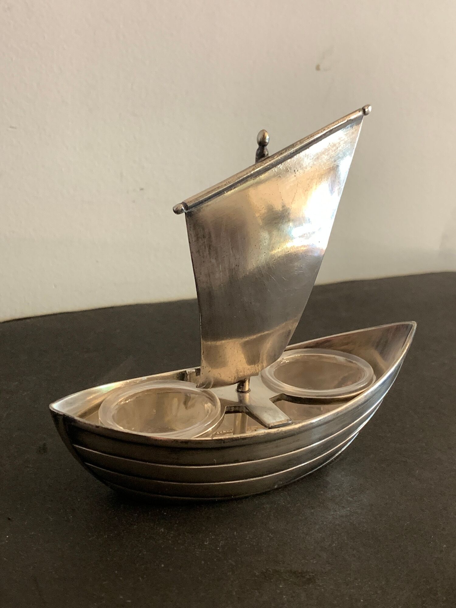 Gallia sailing art deco sailboat, in silver metal with Baccarat crystal salters