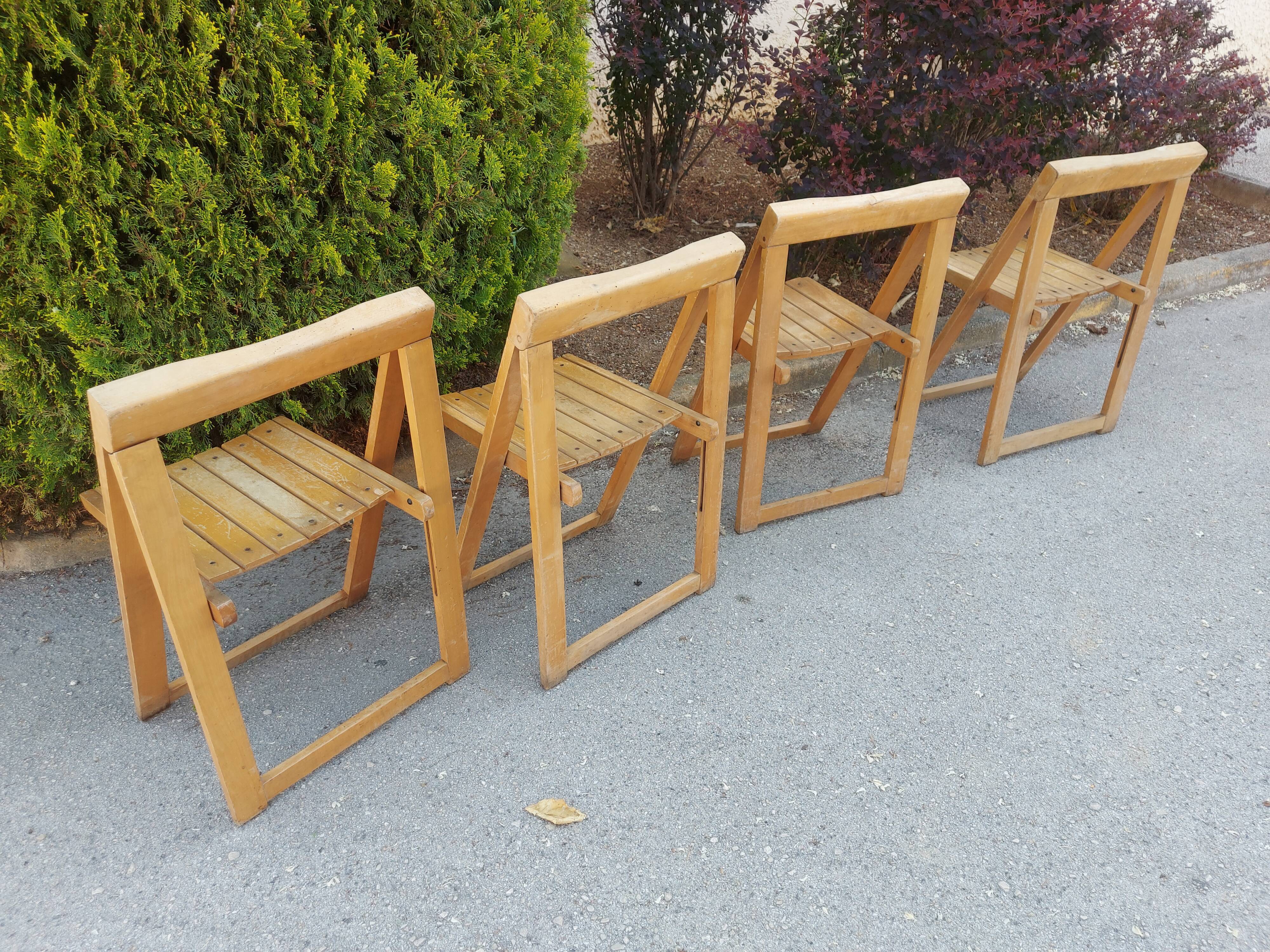 4 folding chairs