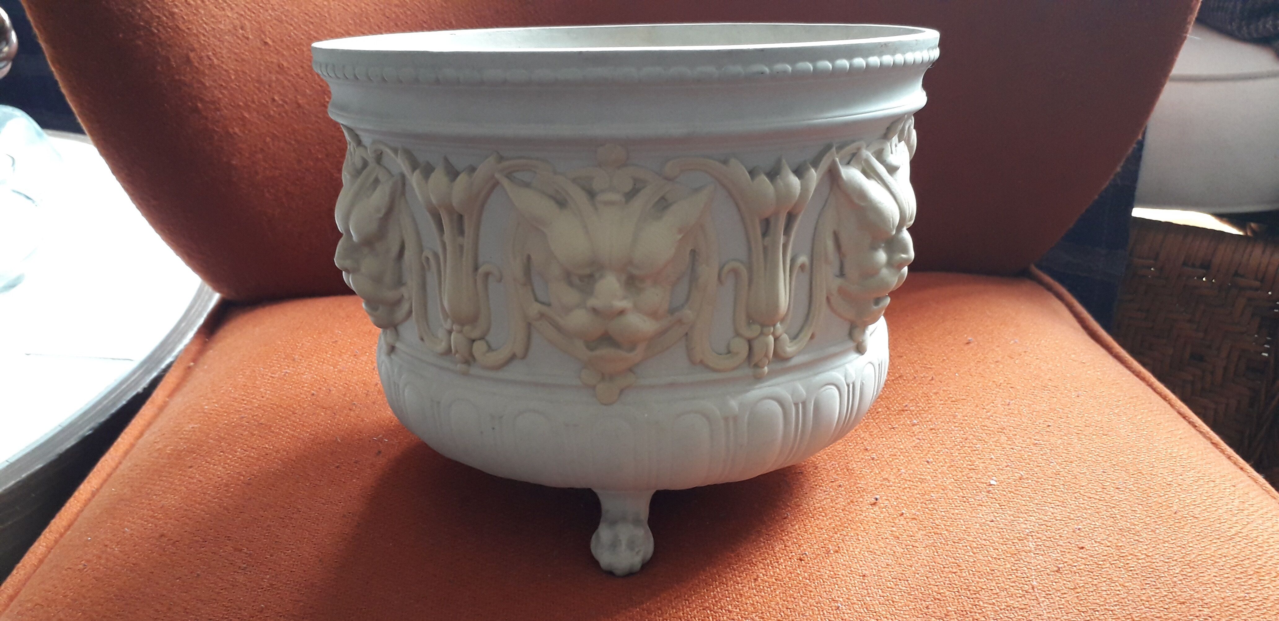 Fine sandstone pot signed Sarreguemines of the late nineteenth century