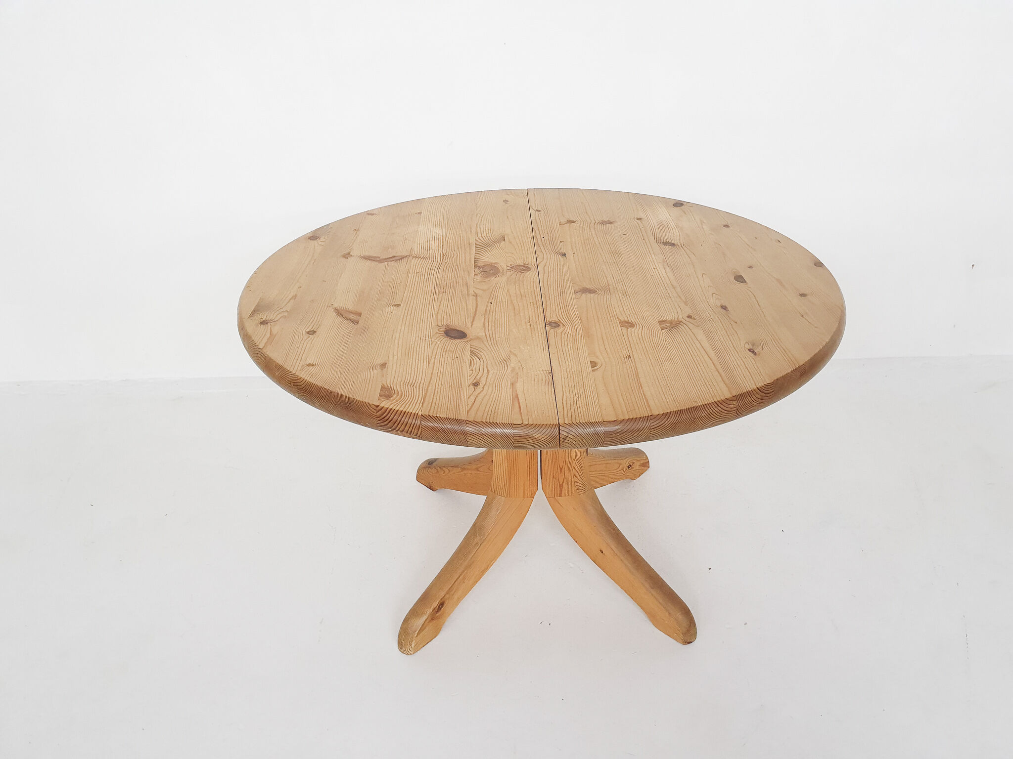 Large pinewood extendable dining table1970's