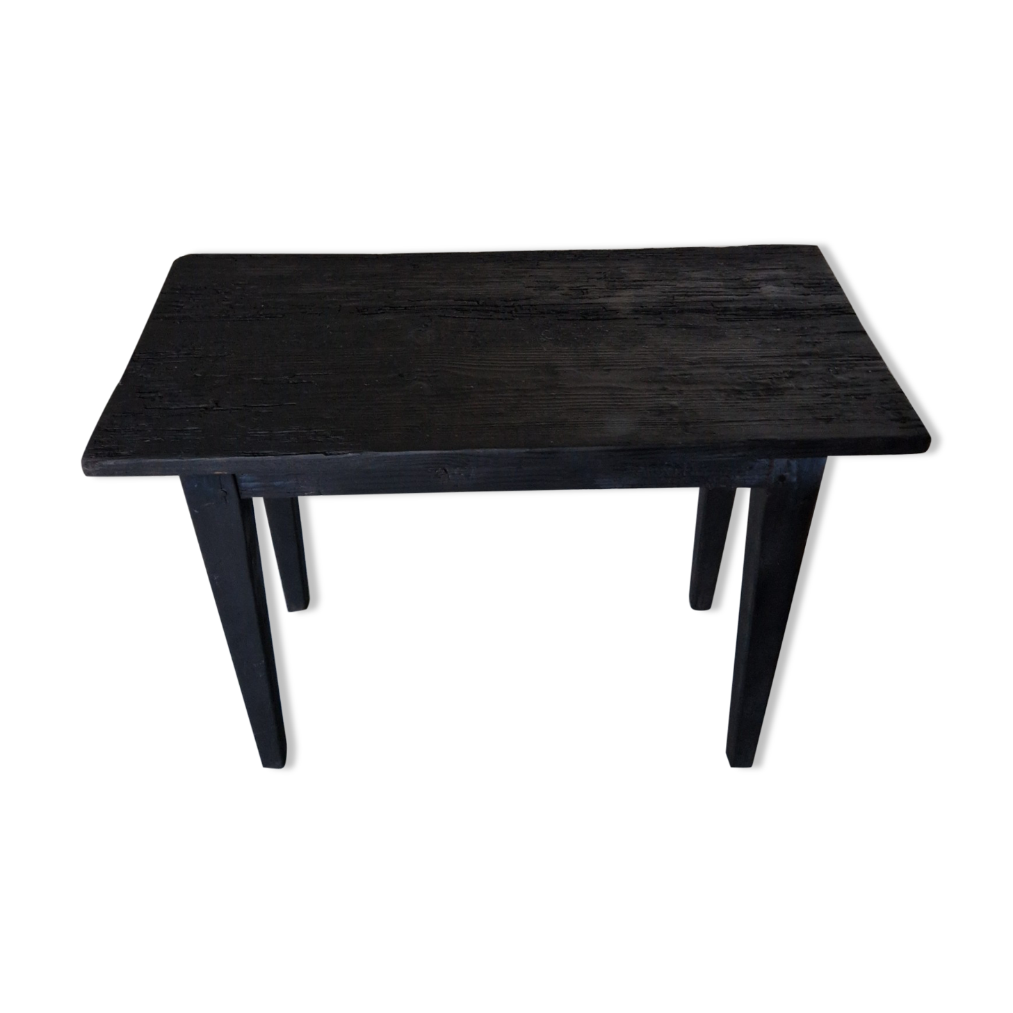 Table basse en bois brûlé