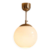 Plafonnier en opaline et métal chromé