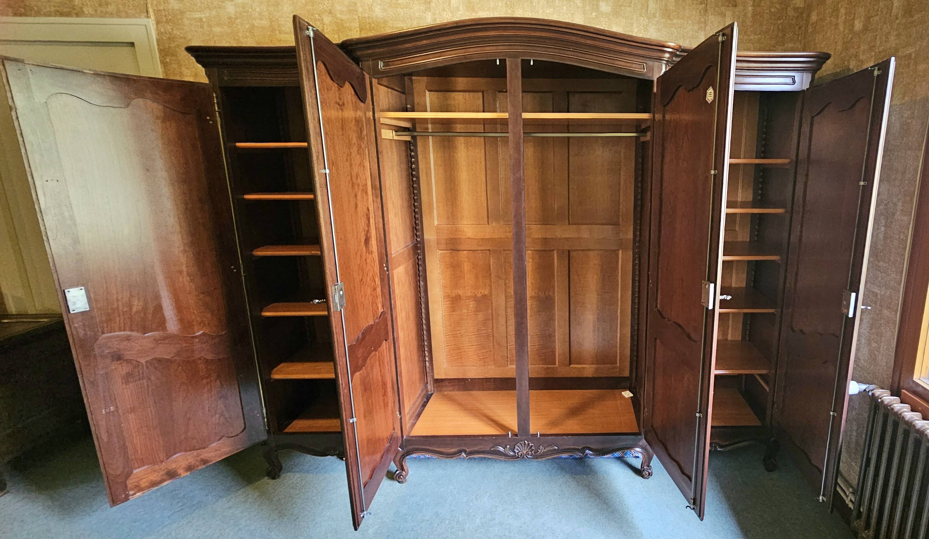 Large 4-door wardrobe