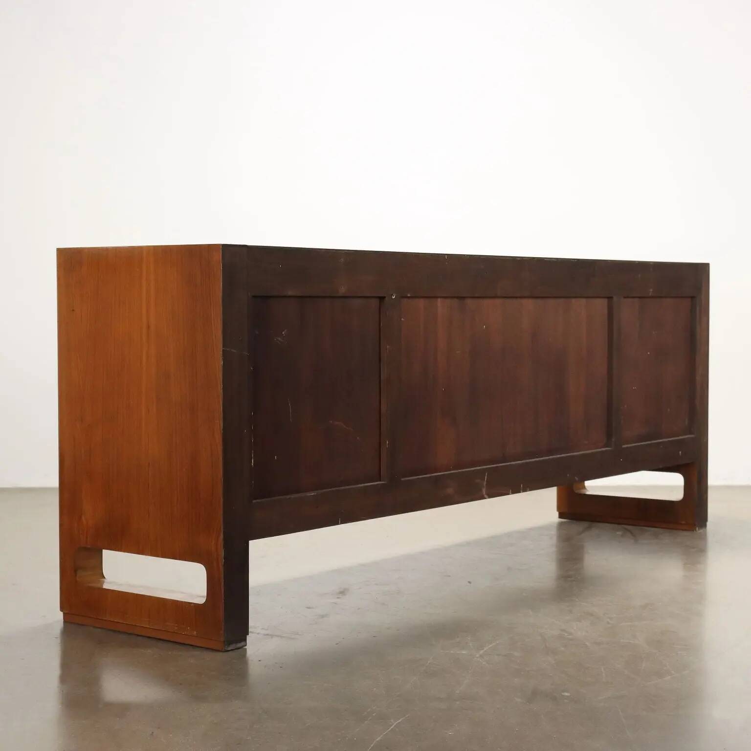 Vintage buffet Palazzi dell'Arte Cantù in walnut veneer, Italy, 1940s.