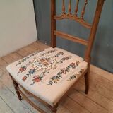 Chaise basse tapissée