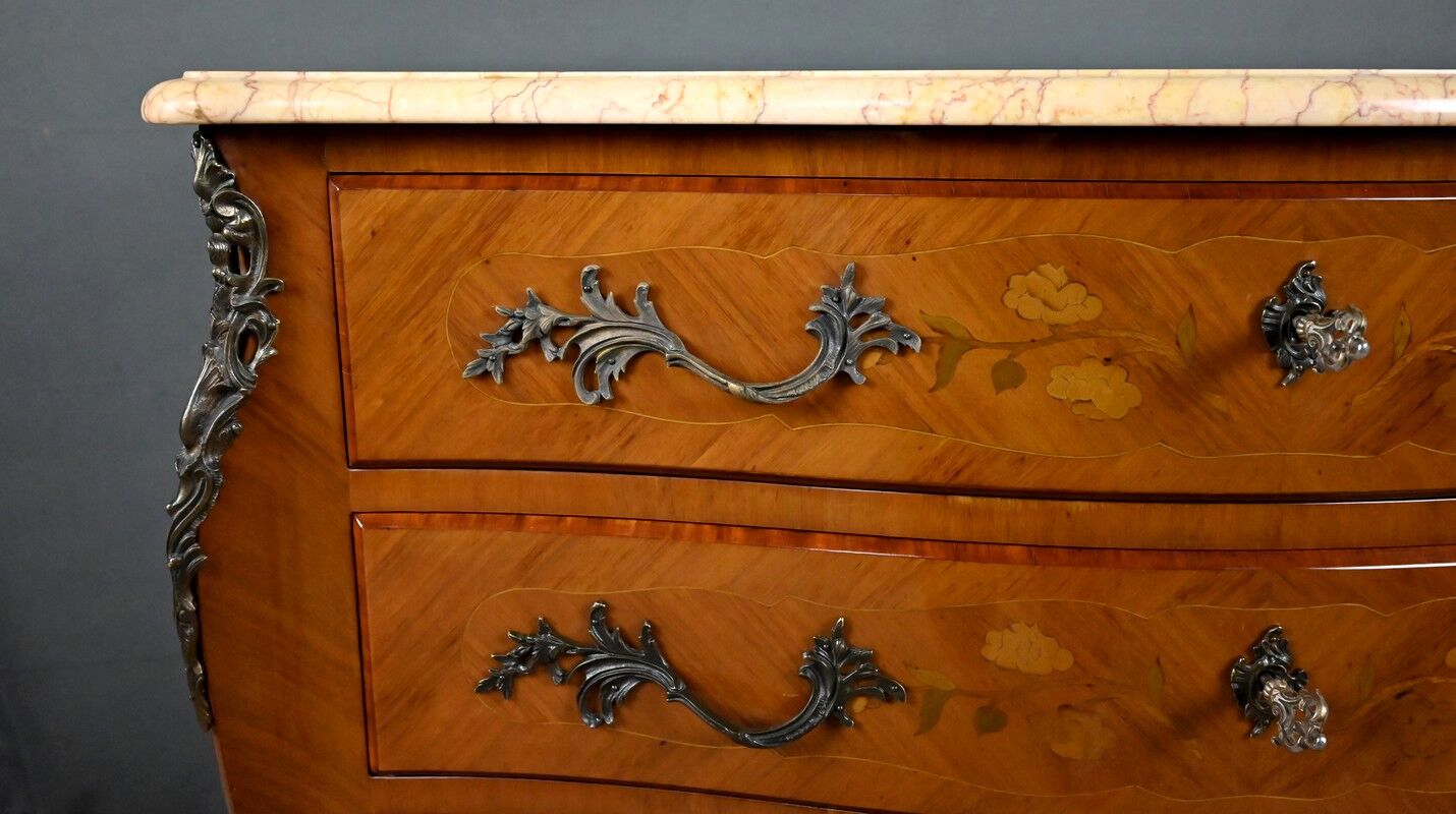 Commode en marqueterie de bois de rose, style Louis XV – 2ème partie XXe