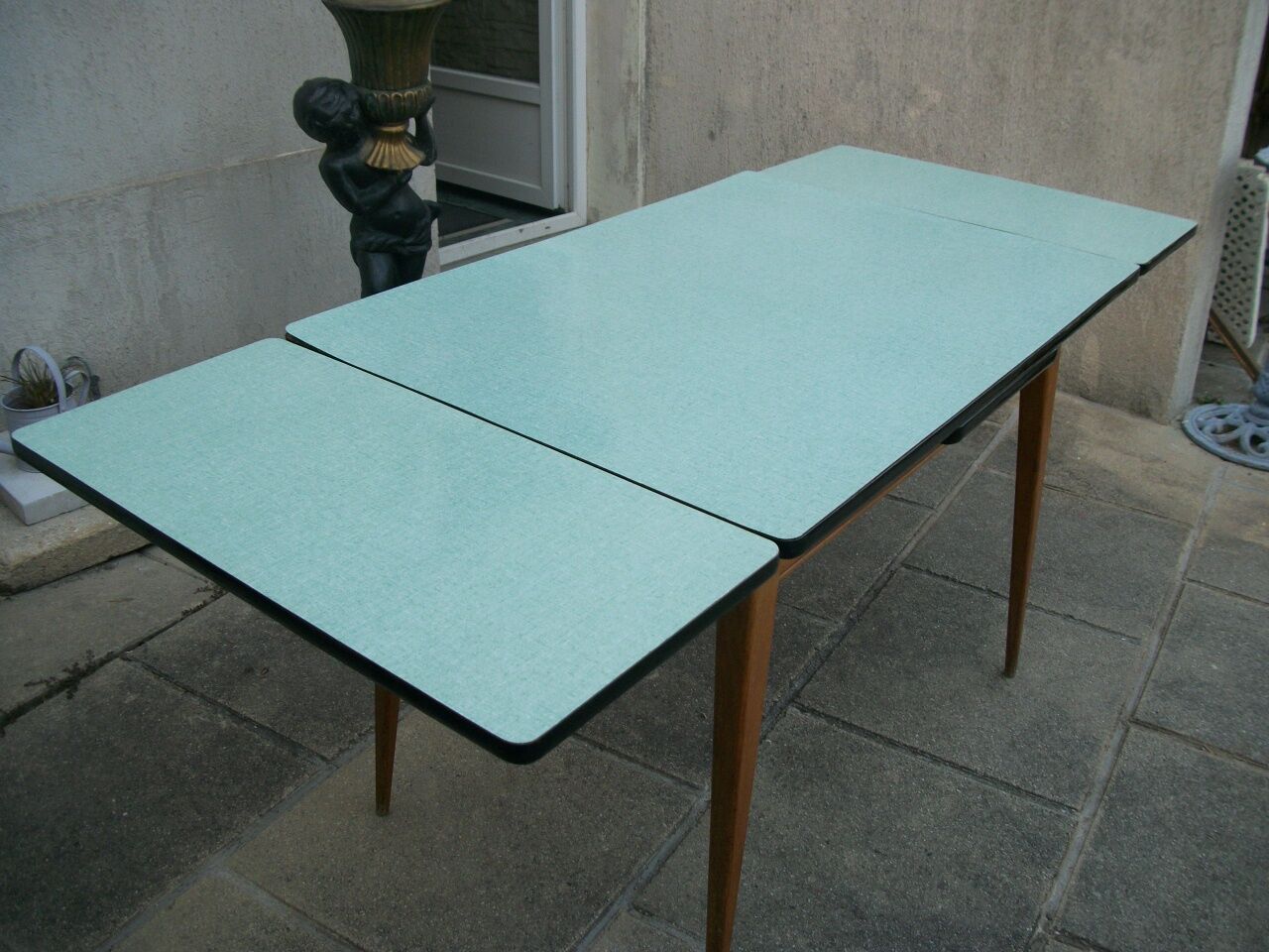 Table feet compass
