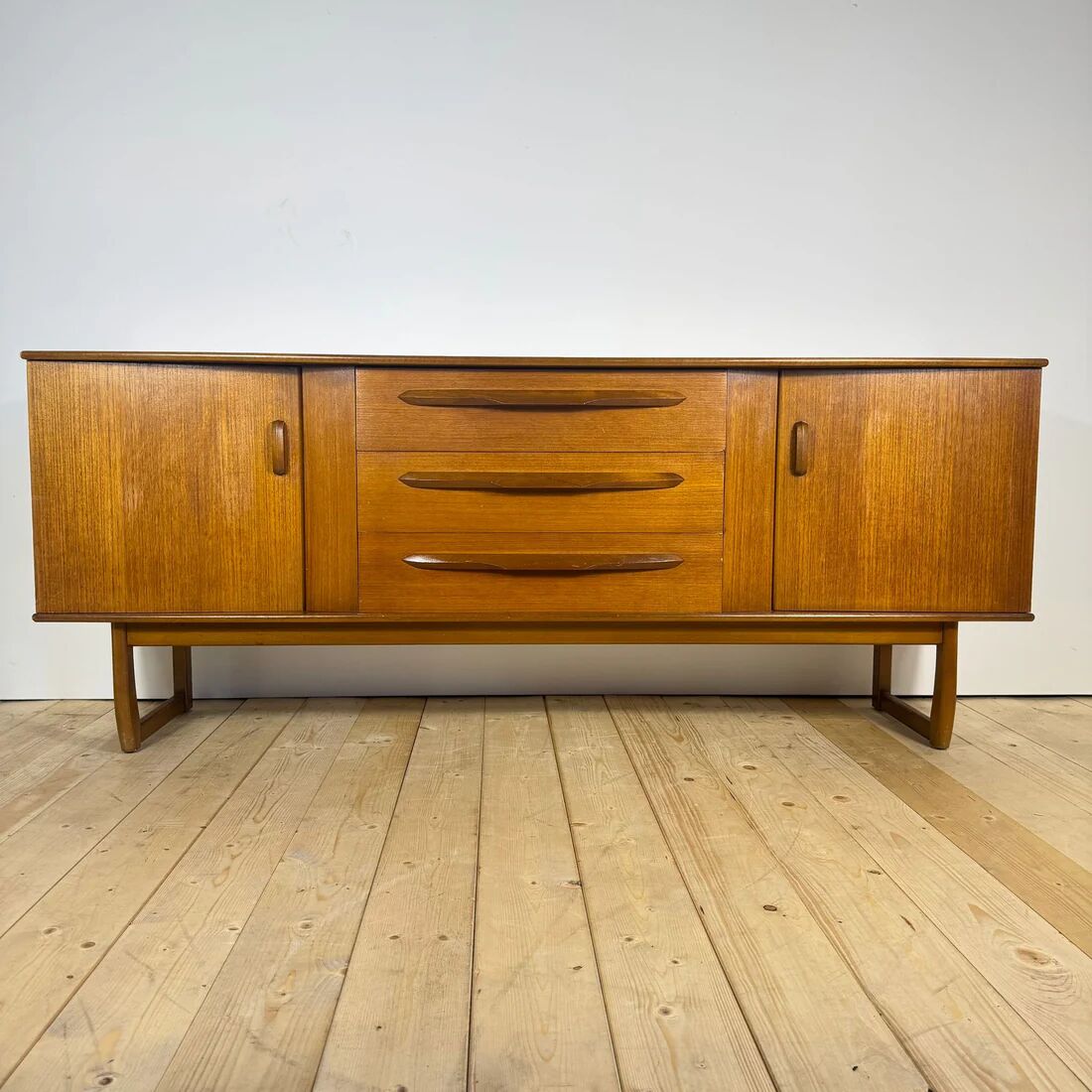 Vintage teak sideboard – Mid-century modern 1960s credenza